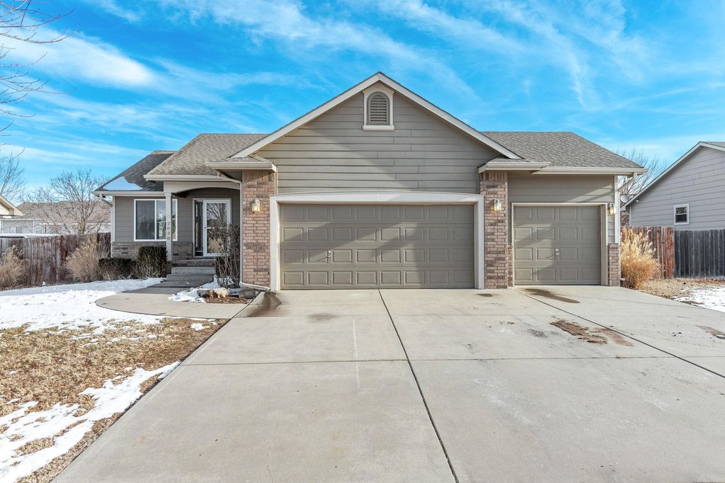 2030 E Brookstone St, Derby, KS 67037
