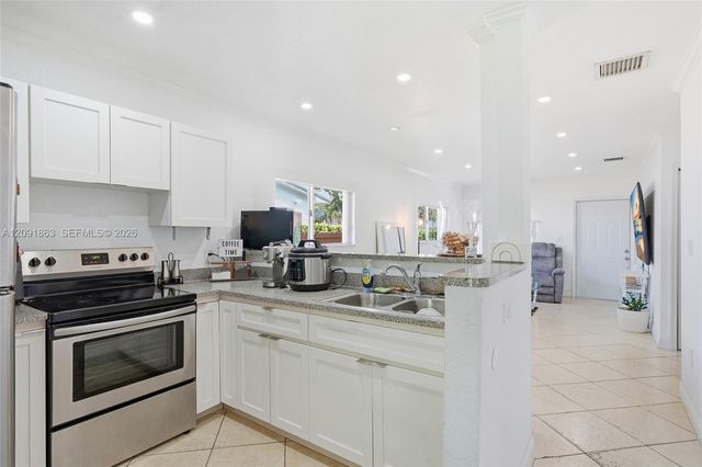 5945 NW 38th Street 5947, Virginia Gardens, FL 33166