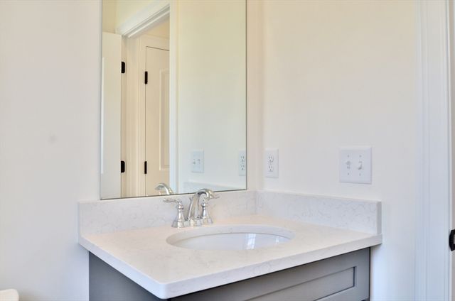 20B Crownshield 20B, Uxbridge, MA 01569