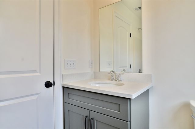 20B Crownshield 20B, Uxbridge, MA 01569