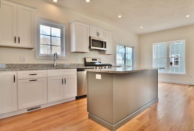 20B Crownshield 20B, Uxbridge, MA 01569