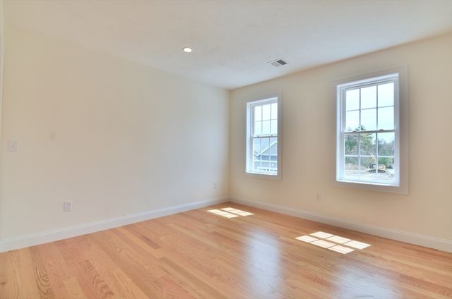 20B Crownshield 20B, Uxbridge, MA 01569