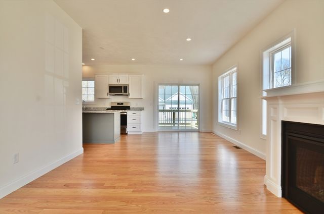 20B Crownshield 20B, Uxbridge, MA 01569