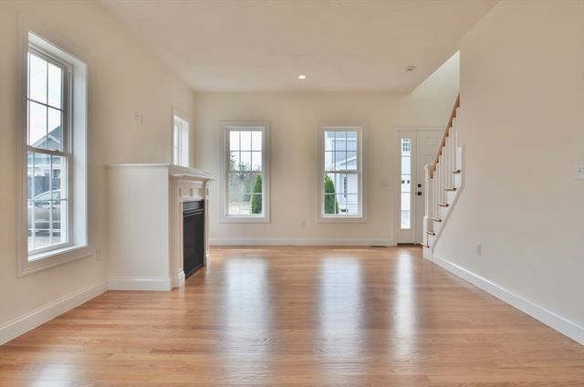 20B Crownshield 20B, Uxbridge, MA 01569