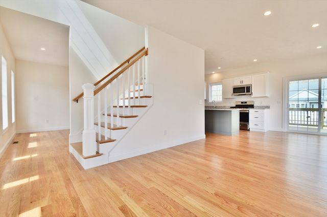 20B Crownshield 20B, Uxbridge, MA 01569