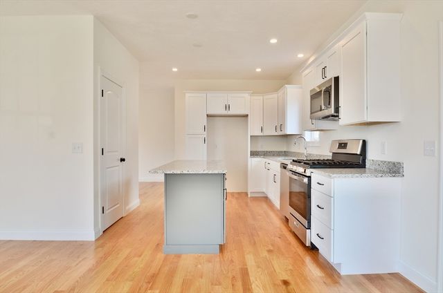 20B Crownshield 20B, Uxbridge, MA 01569