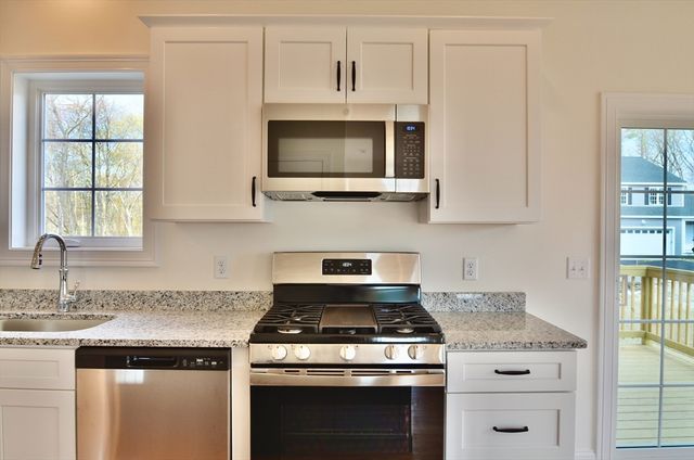 20B Crownshield 20B, Uxbridge, MA 01569