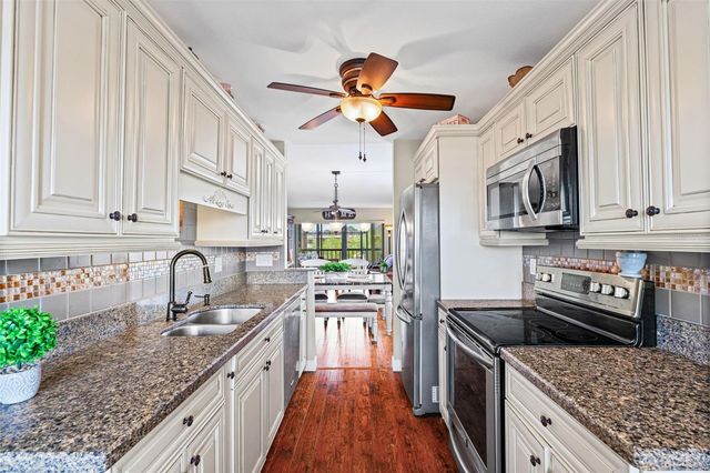 635 30TH AVENUE W F 401, Bradenton, FL 34205