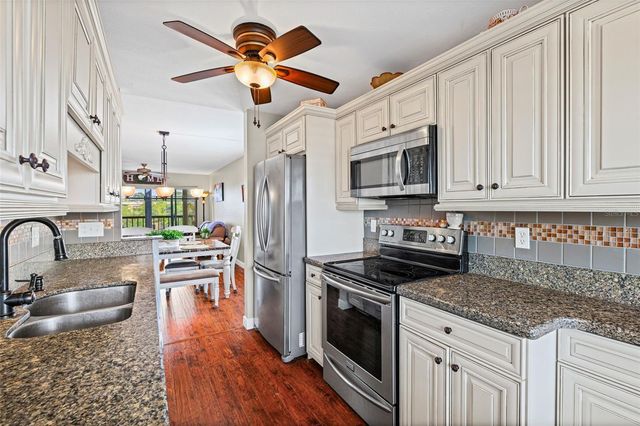 635 30TH AVENUE W F 401, Bradenton, FL 34205