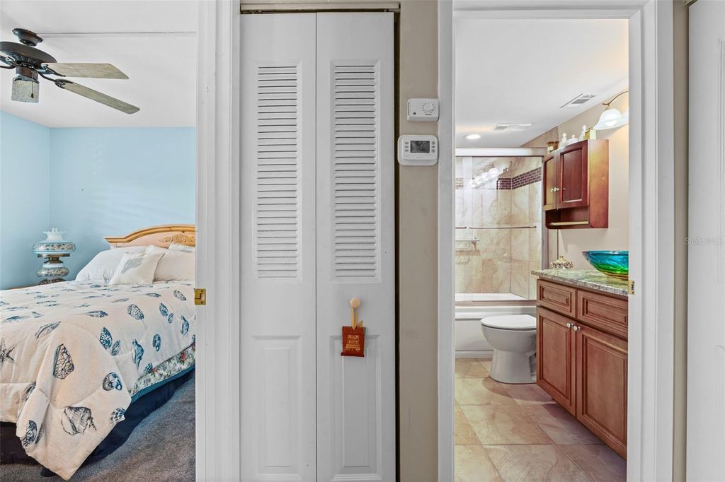 Image 18 of property listing at 635 30TH AVENUE W F 401, Bradenton, FL 34205