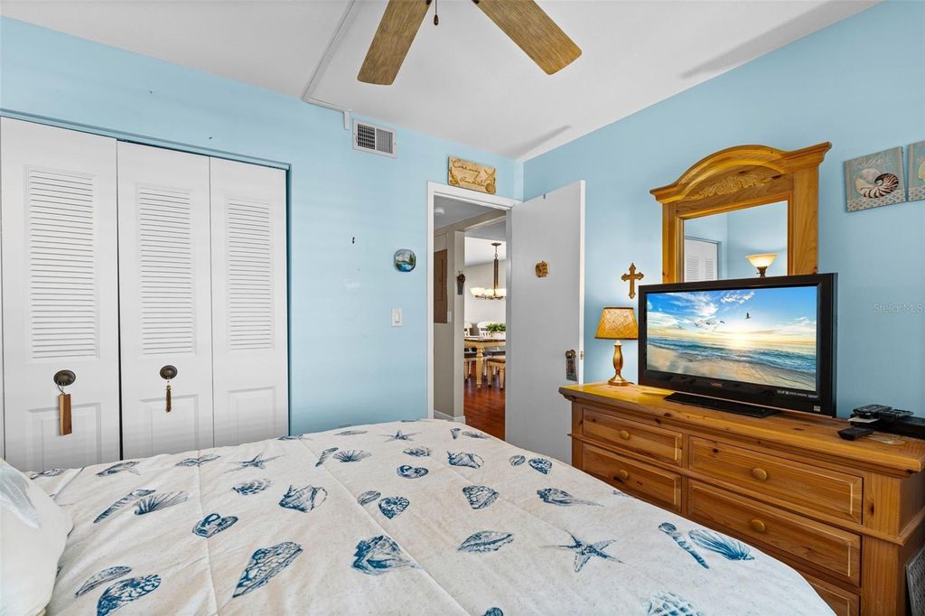 Image 20 of property listing at 635 30TH AVENUE W F 401, Bradenton, FL 34205