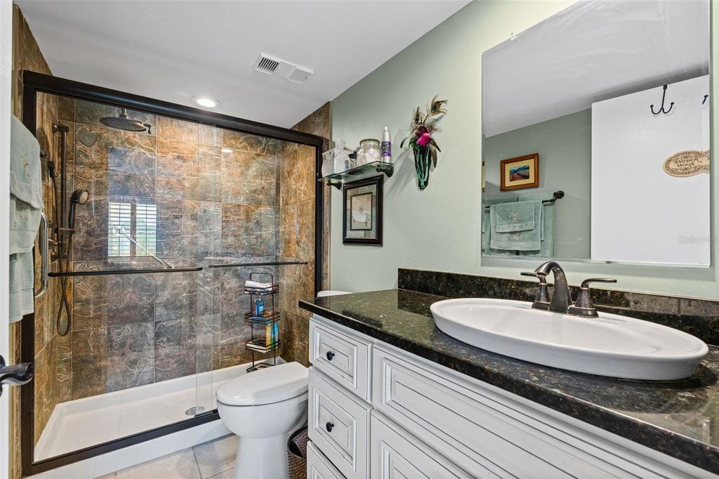 Image 25 of property listing at 635 30TH AVENUE W F 401, Bradenton, FL 34205