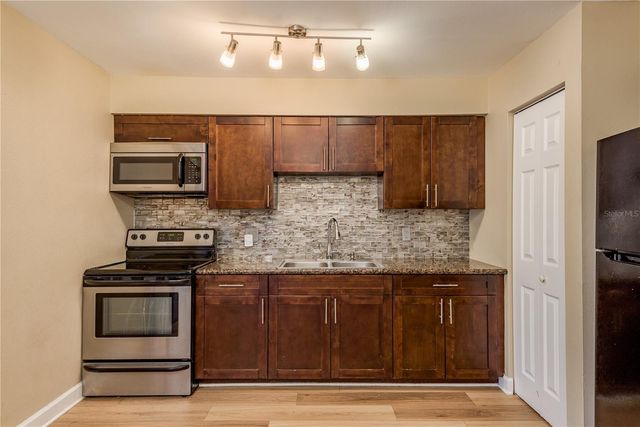 427 6TH AVENUE NE, Largo, FL 33770