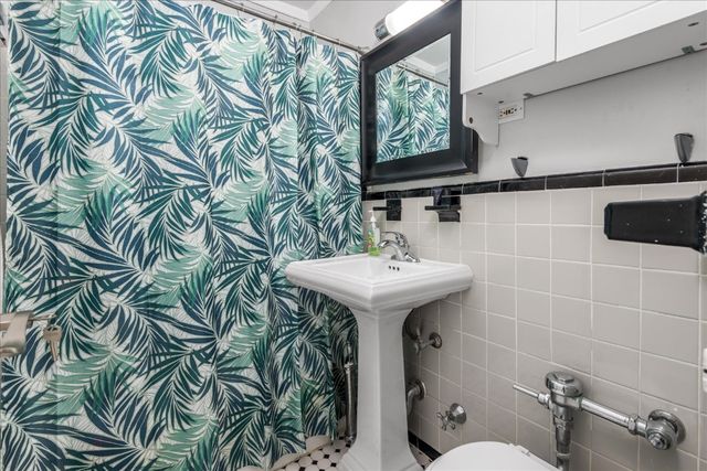 3420 78th St Apt 2J, New York City, NY 11372