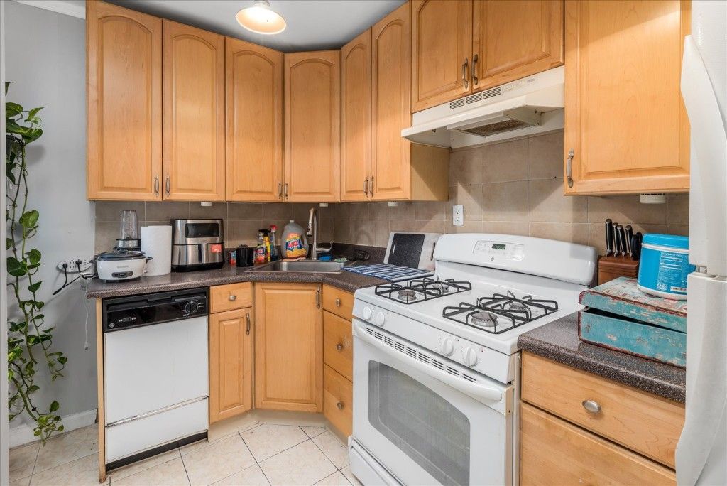 3420 78th St Apt 2J, New York City, NY 11372