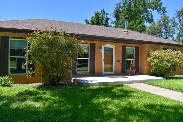 1404 S China, Brady, TX 76825