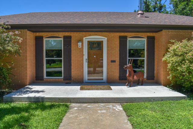 1404 S China, Brady, TX 76825