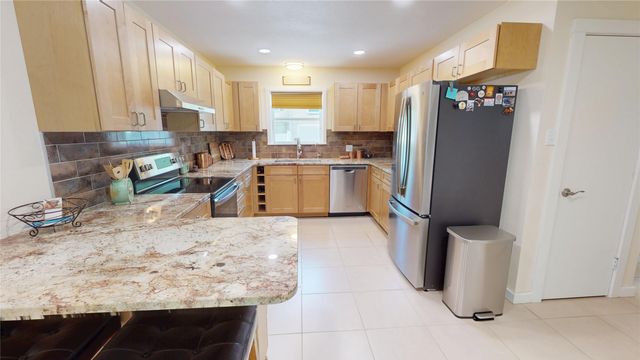 1404 S China, Brady, TX 76825