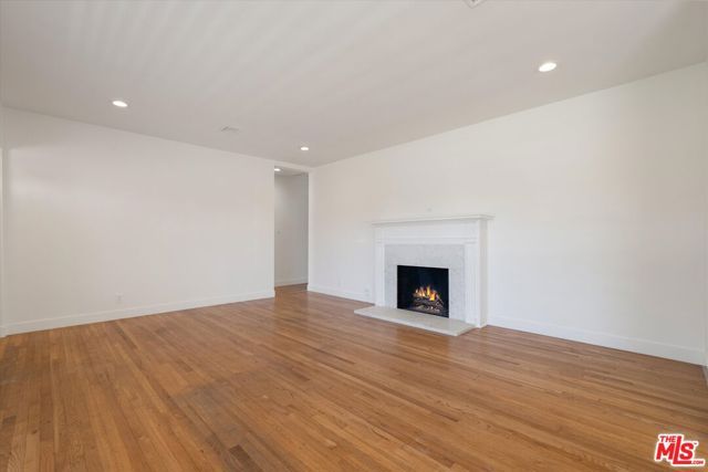 6711 W 87th Place, Los Angeles, CA 90045