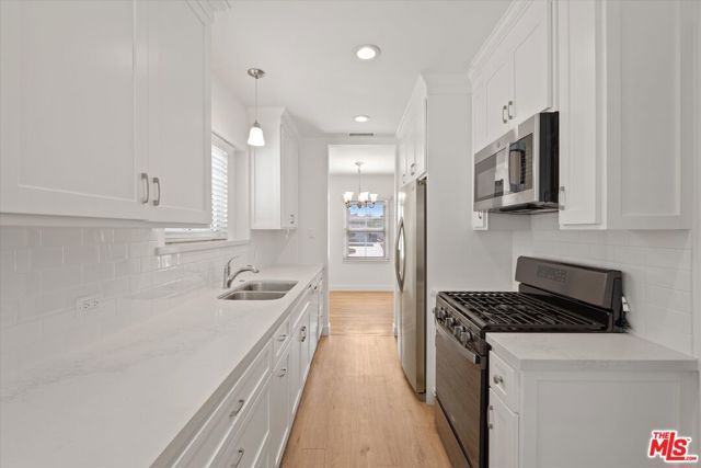 6711 W 87th Place, Los Angeles, CA 90045