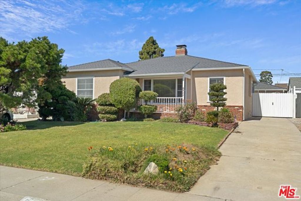 6711 W 87th Place, Los Angeles, CA 90045