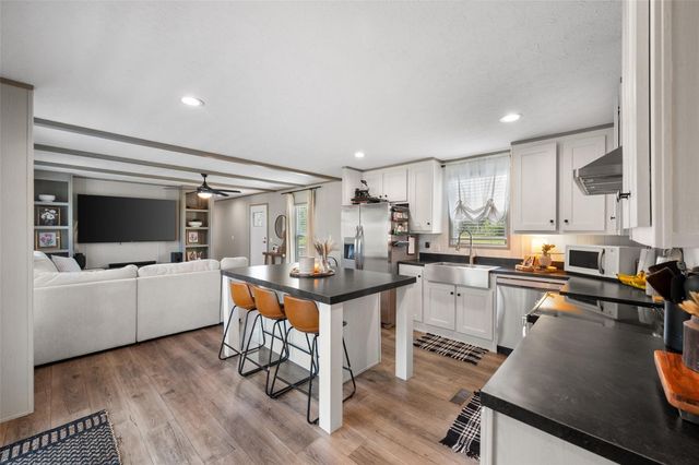 421 S Garitty Street, Frost, TX 76641