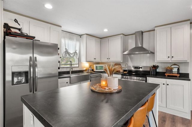 421 S Garitty Street, Frost, TX 76641