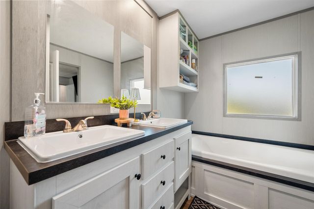 421 S Garitty Street, Frost, TX 76641