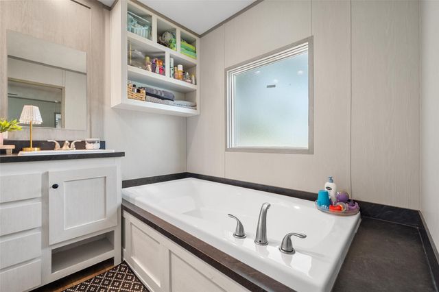 421 S Garitty Street, Frost, TX 76641