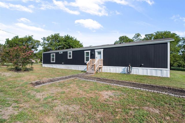 421 S Garitty Street, Frost, TX 76641