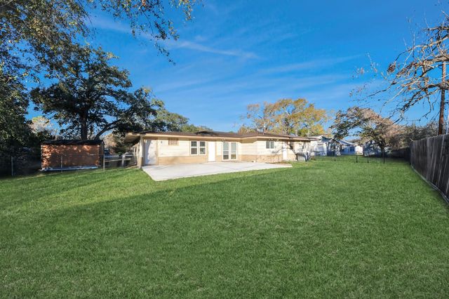 1215 Courtney Drive, Richmond, TX 77469