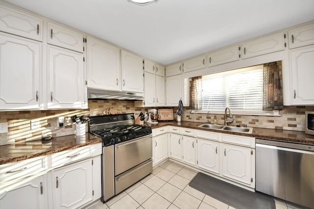 1215 Courtney Drive, Richmond, TX 77469