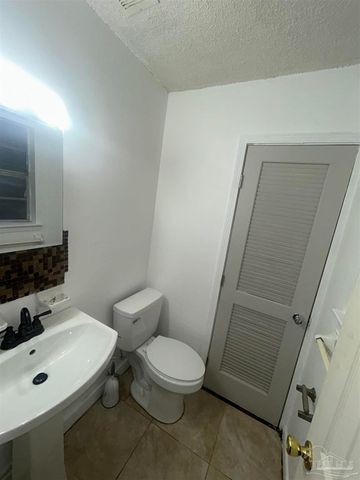 1105 W Strong St, Pensacola, FL 32501