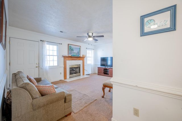 604 Surrey DR, Huddleston, VA 24104