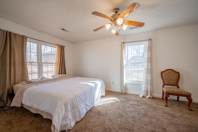 604 Surrey DR, Huddleston, VA 24104