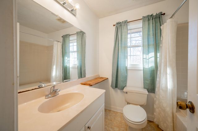 604 Surrey DR, Huddleston, VA 24104