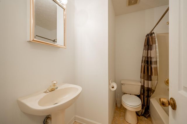 604 Surrey DR, Huddleston, VA 24104