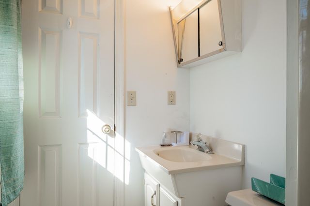 604 Surrey DR, Huddleston, VA 24104