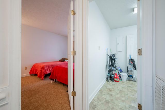 604 Surrey DR, Huddleston, VA 24104