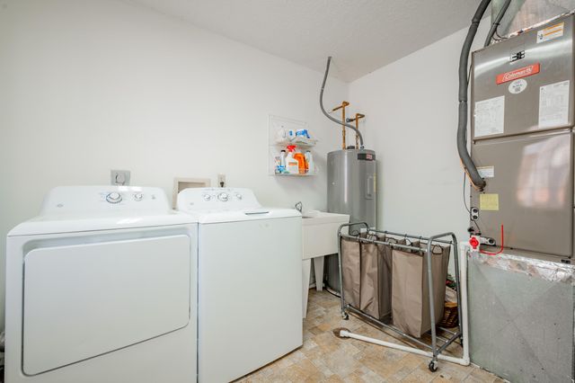 604 Surrey DR, Huddleston, VA 24104