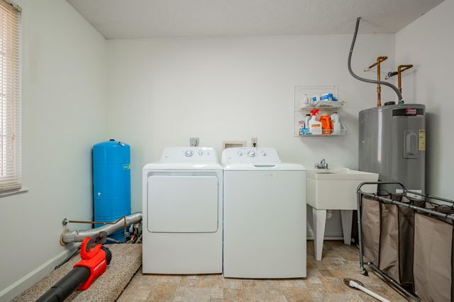 604 Surrey DR, Huddleston, VA 24104