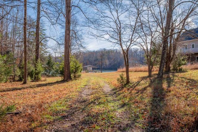 604 Surrey DR, Huddleston, VA 24104