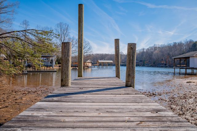 604 Surrey DR, Huddleston, VA 24104