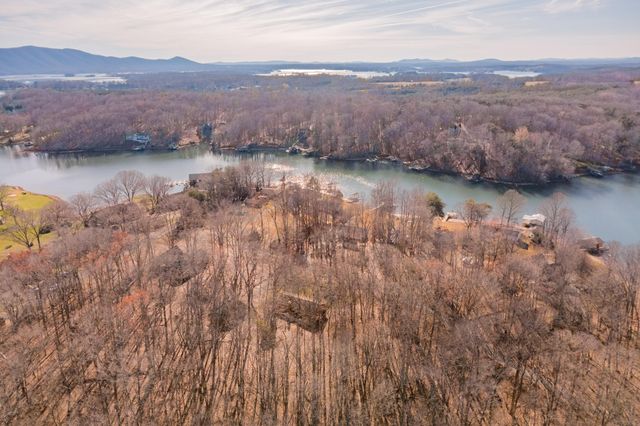 604 Surrey DR, Huddleston, VA 24104