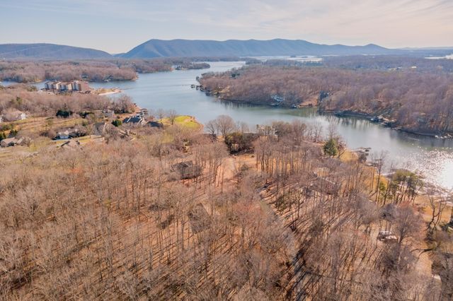 604 Surrey DR, Huddleston, VA 24104