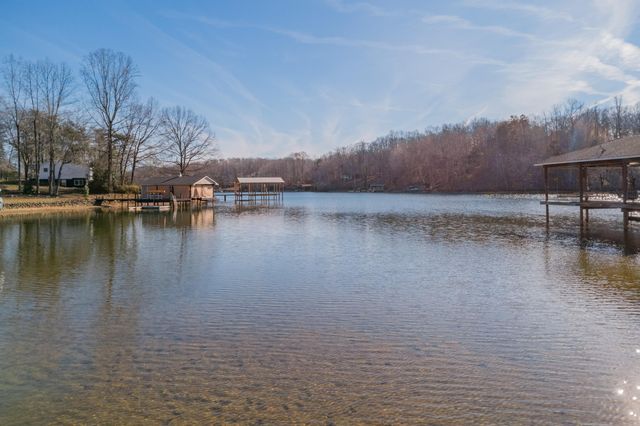 604 Surrey DR, Huddleston, VA 24104