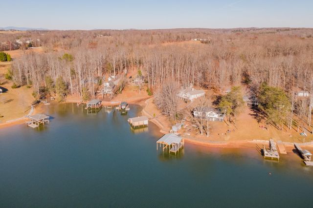 604 Surrey DR, Huddleston, VA 24104