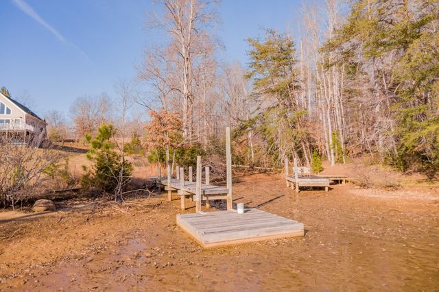 604 Surrey DR, Huddleston, VA 24104