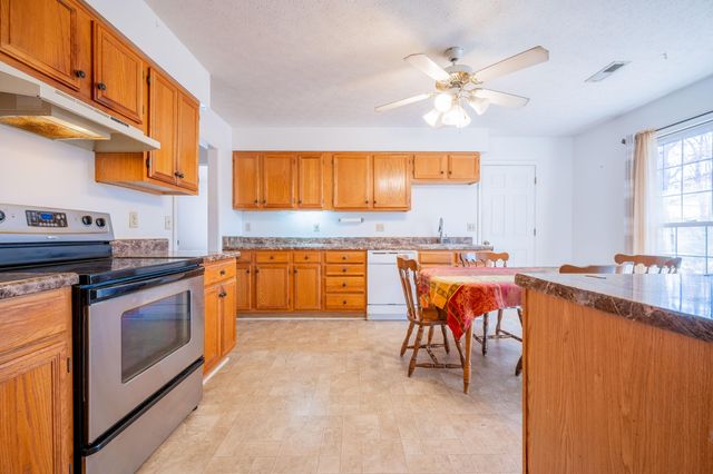 604 Surrey DR, Huddleston, VA 24104