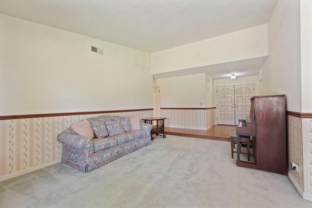 872 Dorchester Cir, Lodi, CA 95240